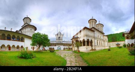 Il Monastero di Horezu è stata fondata nel 1690 dal Principe Constantin Brancoveanu nella città di Horezu Valacchia Romania Foto Stock