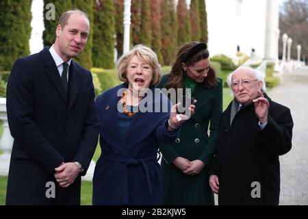 Il Duca e la Duchessa di Cambridge incontrano il Presidente dell'Irlanda, Michael D. Higgins e sua moglie Sabina Coyne ad Aras an Uachtarain, Dublino, durante la loro visita di tre giorni nella Repubblica d'Irlanda. Foto Stock