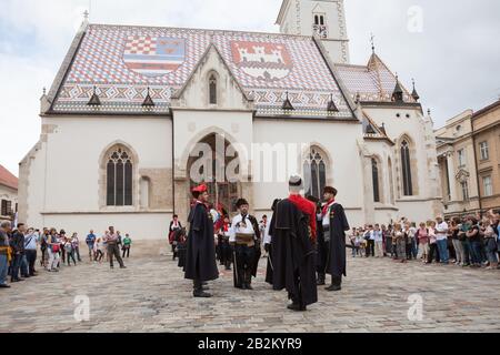 Cerimonia del Cambio della Guardia del Reggimento Cravat in Piazza San Marco. Zagabria, Croazia Foto Stock