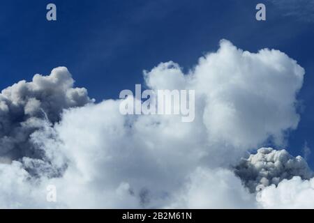 Potente Esplosione Di Tungurahua Volcanoe Su 5th Di Maggio 2013 Ecuador Sud America Foto Stock