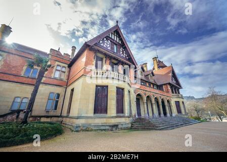 Palazzo Miramar del 19th secolo sulla Baia di la Concha a San Sebastian città costiera situata nella Comunità Autonoma Basca, Spagna Foto Stock