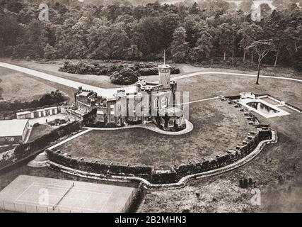 Veduta aerea di Fort Belvedere, Surrey, Inghilterra. La patria del re Edoardo VIII, scena della sua abdicazione del 1936. Dal Libro Dell'Incoronazione Souvenir, Pubblicato Nel 1937. Foto Stock
