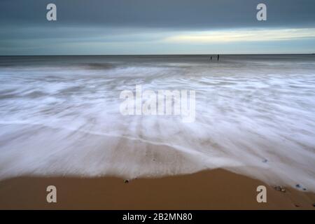 Le difese del mare a Happisburgh Beach, Happisburgh villaggio, North Norfolk Coast, Inghilterra, Regno Unito Foto Stock