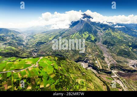 Tungurahua Eruzione Burst 28 11 2010 Ecuador Sud America 2am Ora Locale Foto Stock