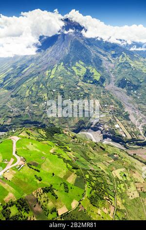 Vulcano Tungurahua eruzione 29 11 2010 ecuador america del sud alle 4 del mattino ora locale Foto Stock