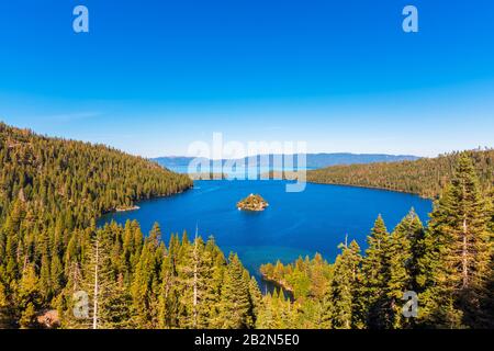 Emerald Bay E Fannette Island In Lake Tahoe, South Lake Tahoe, California, Stati Uniti Foto Stock