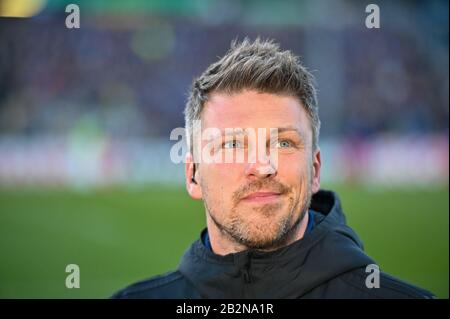 3 marzo 2020, Saarland, Völklingen: Calcio: DFB Cup, 1st FC Saarbrücken - Fortuna Düsseldorf, 4th round, Hermann Neuberger Stadium. Saarbrücken Pullman Lukas Kwasniok. Foto: Oliver Dietze/dpa - NOTA IMPORTANTE: In conformità con le norme del DFL Deutsche Fußball Liga e del DFB Deutscher Fußball-Bund, è vietato sfruttare o sfruttare nello stadio e/o dal gioco fotografato sotto forma di immagini di sequenza e/o serie fotografiche video-simili. Foto Stock