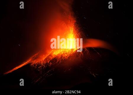 Tungurahua Eruption 28 11 2010 Ecuador Sud America 2am Ora Locale Foto Stock