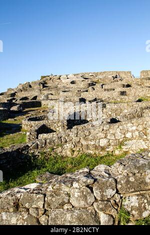 Antiche strutture in pietra a Castro de Santa Trega, Galizia, Spagna Foto Stock