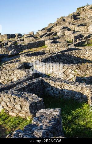 Antiche strutture in pietra a Castro de Santa Trega, Galizia, Spagna Foto Stock