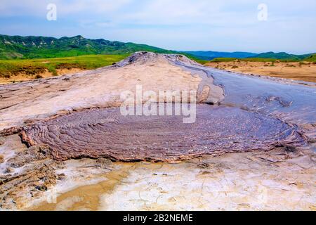 La Berca vulcani di fango sono un geologici e botanici di prenotazione Situato nel Berca Comune nella Contea di Buzau in Romania Foto Stock