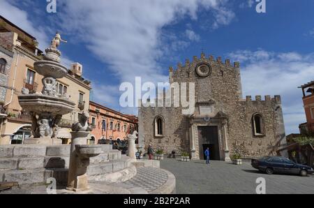 Dom San Nicolo, Domplatz, Taormina, Sizilien, Italien Foto Stock