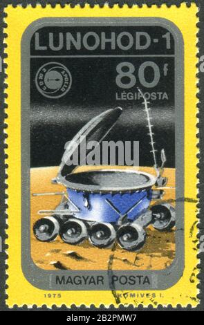 Ungheria - CIRCA 1975: Un francobollo stampato in Ungheria, raffigura i primi romanzi robotici lunari Lunokhod 1 sulla Luna, circa 1975 Foto Stock