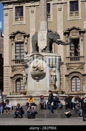 Elefantenbrunnen, Palazzo degli Elefanti, Piazza Duomo, Catania, Sizilien, Italien Foto Stock