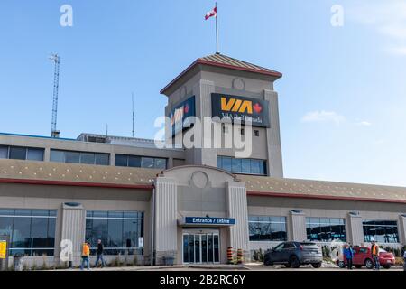 Londra, Ontario stazione ferroviaria, una destinazione per VIA Rail Canada ha visto una giornata luminosa e soleggiata. Foto Stock