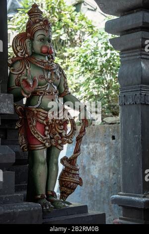 Sri Lanka, Seetha Eliya - ago 2015: Statua della divinità Hanuman, Parte della scimmia umana, al tempio indù Aadishakti Seeta Amman Foto Stock