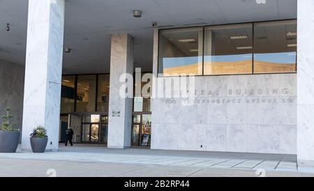 Ingresso all'edificio federale su 800 Independence Ave., sede della Federal Aviation Administration meglio conosciuto come FAA. Foto Stock