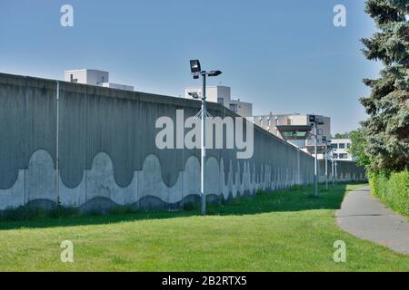 Mauer, Justizvollzugsanstalt, Seidelstrasse, Tegel, Reinickendorf, Berlin, Deutschland Foto Stock