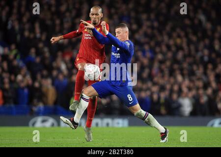 Londra, Regno Unito. 03rd Mar, 2020. Ross Barkley di Chelsea (R) in azione con Fabinho di Liverpool (L). The Emirates fa Cup, 5th round match, Chelsea v Liverpool at Stamford Bridge a Londra il martedì 3rd marzo 2020. Questa immagine può essere utilizzata solo per scopi editoriali. Solo uso editoriale, licenza richiesta per uso commerciale. Nessun utilizzo nelle scommesse, nei giochi o nelle singole pubblicazioni club/campionato/giocatore. PIC by Steffan Bowen/ Credit: Andrew Orchard sports photography/Alamy Live News Foto Stock