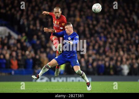 Londra, Regno Unito. 03rd Mar, 2020. Ross Barkley di Chelsea (R) in azione con Fabinho di Liverpool (L). The Emirates fa Cup, 5th round match, Chelsea v Liverpool at Stamford Bridge a Londra il martedì 3rd marzo 2020. Questa immagine può essere utilizzata solo per scopi editoriali. Solo uso editoriale, licenza richiesta per uso commerciale. Nessun utilizzo nelle scommesse, nei giochi o nelle singole pubblicazioni club/campionato/giocatore. PIC by Steffan Bowen/ Credit: Andrew Orchard sports photography/Alamy Live News Foto Stock
