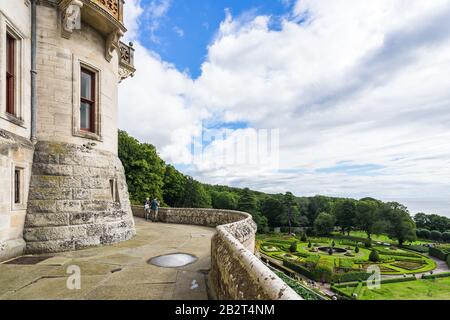 Bellissimo scatto del famoso castello di Dunrobin a Sutherland, Scozia Foto Stock