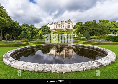 Bellissimo scatto del famoso castello di Dunrobin, a Sutherland, Scozia Foto Stock