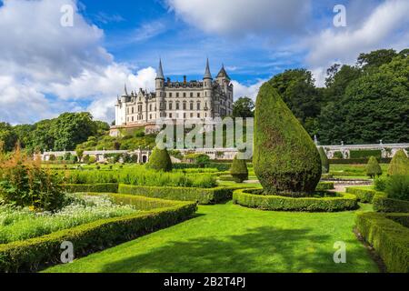 Bellissimo scatto del famoso castello di Dunrobin, a Sutherland, Scozia Foto Stock