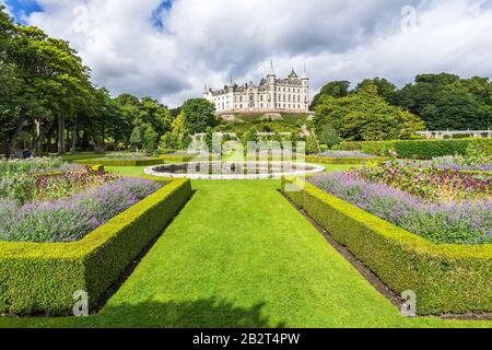 Bellissimo scatto del famoso castello di Dunrobin, a Sutherland, Scozia Foto Stock