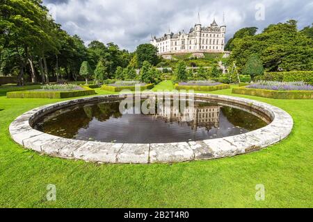 Bellissimo scatto del famoso castello di Dunrobin, a Sutherland, Scozia Foto Stock