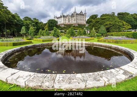 Bellissimo scatto del famoso castello di Dunrobin, a Sutherland, Scozia Foto Stock