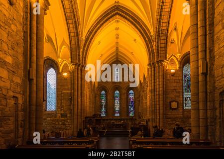 Interno della Cattedrale medievale di Dornoch in Scozia Foto Stock