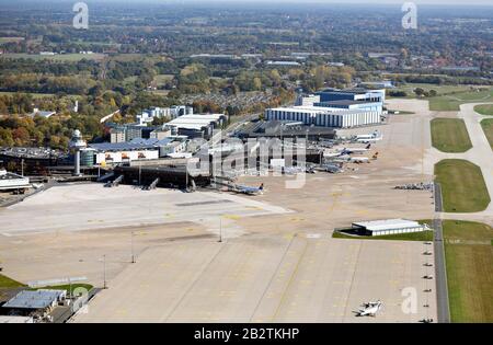 Aeroporto Di Hannover, Terminal, Terminal Buildings, Apron, Langenhagen, Bassa Sassonia, Germania Foto Stock