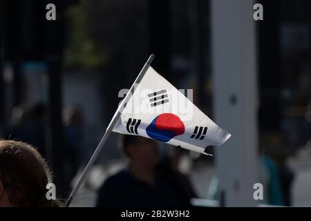 Primo piano bandiera della Corea del Sud. Si tiene in aria per guidare i turisti. Foto Stock