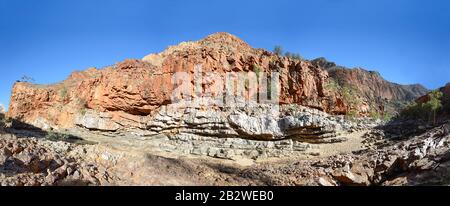 Vista panoramica della Gola di Ormiston, a sud di Alice Springs, Northern Territory, NT, Australia Foto Stock