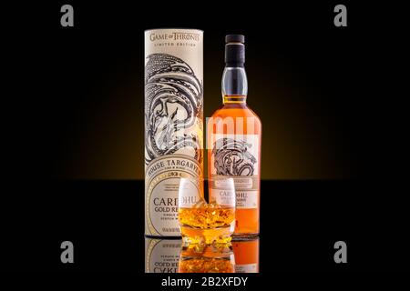 Bottiglia, scatola e bicchiere di Cardhu, Gold Reserve, edizione Got, whisky single malt Foto Stock