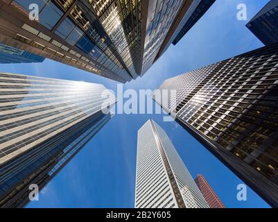 Scenico skyline del quartiere finanziario di Toronto nel centro citta' vicino all'intersezione di Bay e King, alla Borsa e al Banking plaza Foto Stock