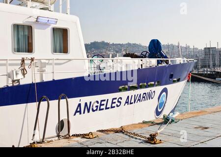 Vigo, Spagna - 24 gennaio 2020: Angeles Alvariño nave universale di ricerca oceanografica ormeggiata al porto il 24 gennaio 2020 a Vigo, Pontevedr Foto Stock