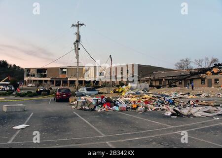 Nashville, Tennessee, Stati Uniti. 3rd Mar 2020. Distruzione della Donelson Christian Academy a seguito di un mortale tornado Martedì, 3 marzo 2020, a Nashville, Tennadoes Tennadoes strappato in Tennessee primi Martedì, distruggendo edifici e uccidendo più persone. (Foto Di Ios/Espa-Images) Credito: Agenzia Fotografica Europea Per Lo Sport/Alamy Live News Foto Stock