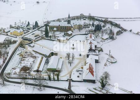 Kloster Oelinghausen, monastero di Oelinghausen a Arnsberg Holzen, 26.01.2013, veduta aerea, Germania, Renania settentrionale-Vestfalia, Sauerland, Arnsberg Foto Stock