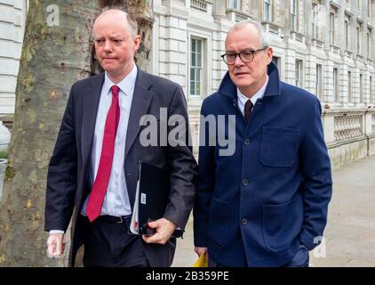 Londra, Regno Unito. 04th Mar, 2020. Il professor Chris Whitty, Chief Medical Officer per l'Inghilterra e Chief Medical Adviser per il governo (sinistra) con Sir Patrick Vallance, Chief Scientific Adviser per il governo. Hanno consigliato a Boris Johnson e al governo la recente epidemia di Coronavirus. Credit: Tommy London/Alamy Live News Foto Stock