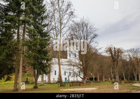 Chiesa Ortodossa nel villaggio di Brankovina, Chiesa dei Santi Arcangeli dal 1830. Comune di Valjevo, Repubblica di Serbia, Europa. Foto Stock