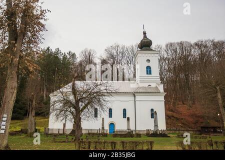 Chiesa Ortodossa nel villaggio di Brankovina, Chiesa dei Santi Arcangeli dal 1830. Comune di Valjevo, Repubblica di Serbia, Europa. Foto Stock