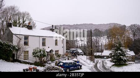 La neve è caduta nel Spark Bridge per la prima volta quest'inverno. Il primo giorno dopo la pausa di mezza durata è diventato un giorno di neve! Foto Stock