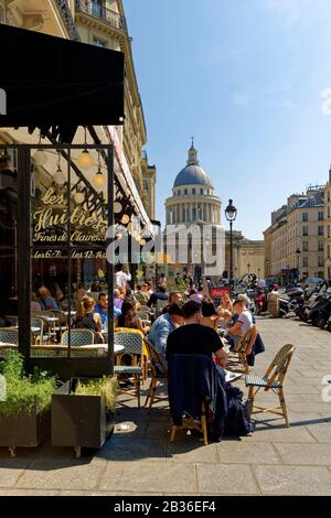 Francia, Parigi, quartiere Latino, Rue Soufflot Street e Pantheon (1790) in stile neoclassico, edificio a forma di croce greca costruito da Jacques Germain Soufflot e Jean Baptiste Rondelet Foto Stock