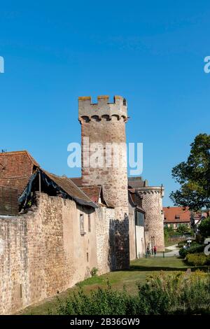 Francia, Bas Rhin, Obernai, luogo di nascita di Sainte Odile, mura esterne della città Foto Stock