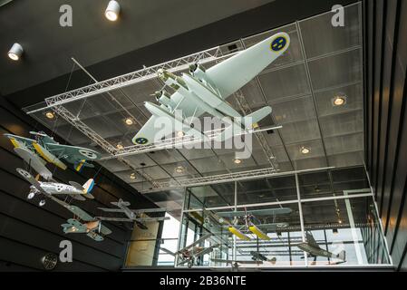 Svezia, Svezia sudorientale, Linkoping, Museo Flygvapen, Museo dell'aeronautica svedese, sala d'ingresso con modelli di aerei Foto Stock