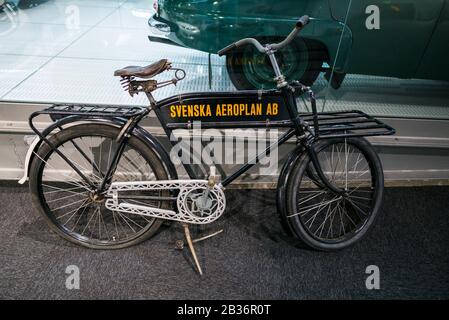 Svezia, Vastragotland, Trollhattan, Saab Car Museum, SAAB Factory Bicycle Foto Stock