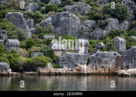 Turchia, provincia di Antalya, Kas, Uçagiz, tombe licane Foto Stock