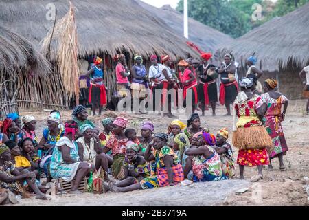Guinee Bissau, arcipelago Bijagos elencati come si Riserva Biosfera dall'UNESCO, Imbone island, il parco nazionale di Orango, cerimonia di paille nel villaggio Eticoga Foto Stock