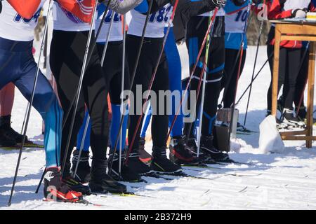 Inizio di massa nella 15km 15km Skiathlon maschile alle Olimpiadi invernali dell' Alpensia Cross Country Centre . Foto Stock